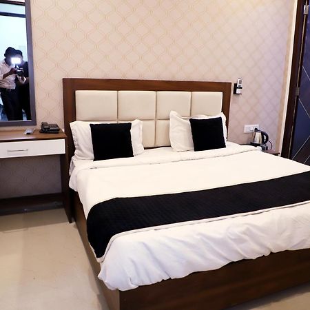 Royal Park Inn Greater Noida Exteriör bild