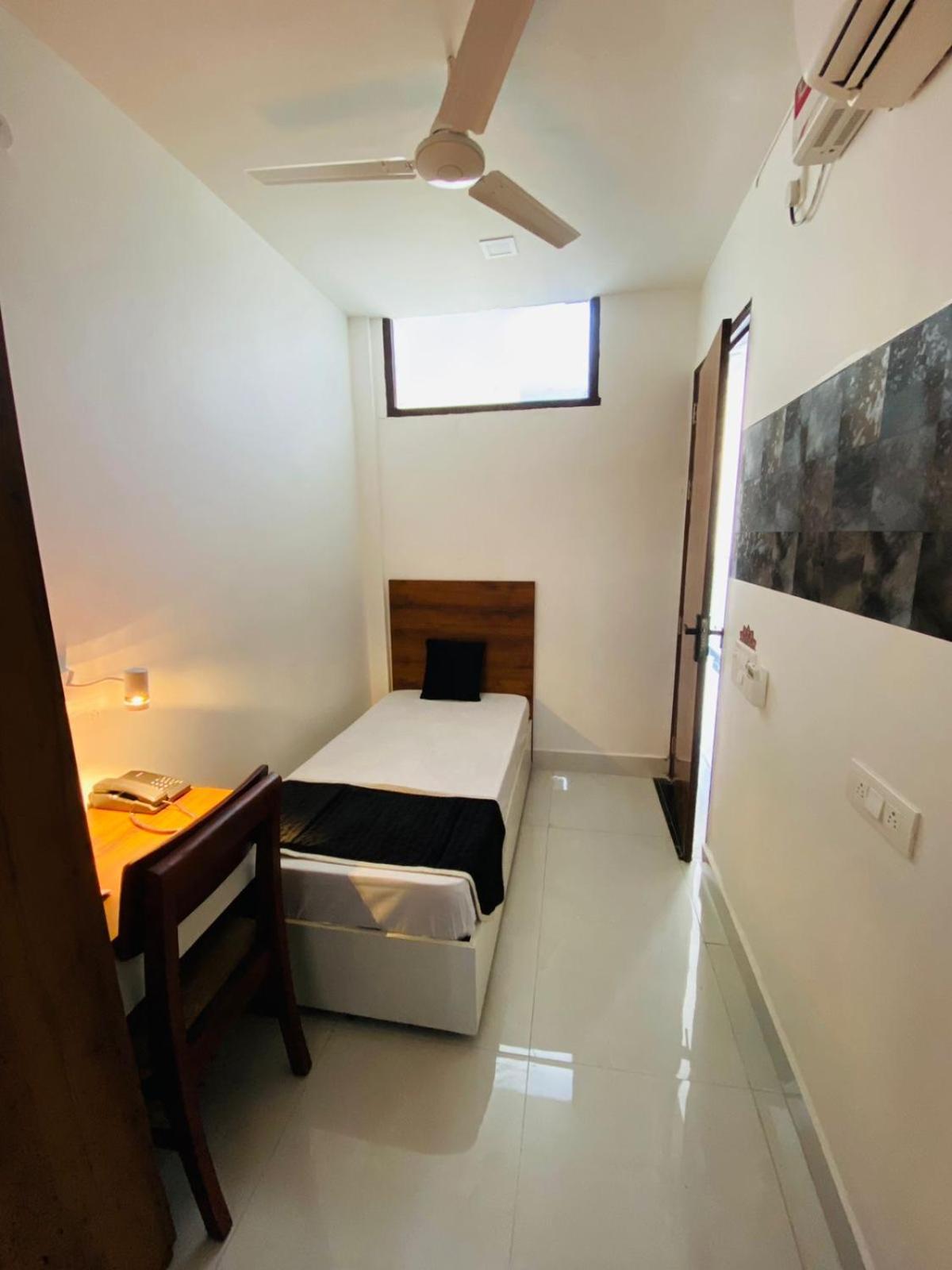 Royal Park Inn Greater Noida Exteriör bild